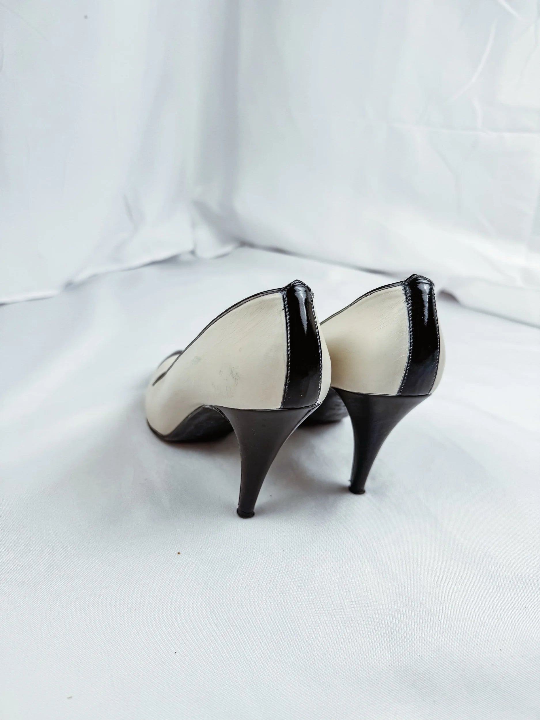 Calvin Klein White/Black Pumps